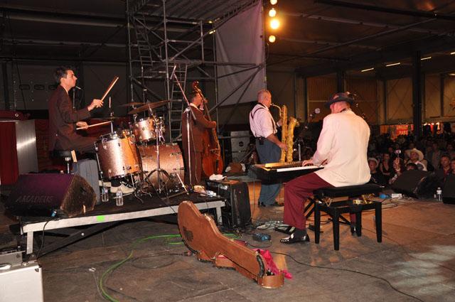 min 2011 07 02 tours rock 200
